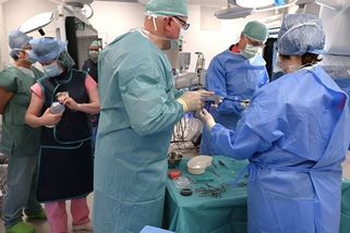 Policejní „návštěva“ ústecké kliniky. Detektivové opět cílí na podezřelé operace - Seznam Zprávy